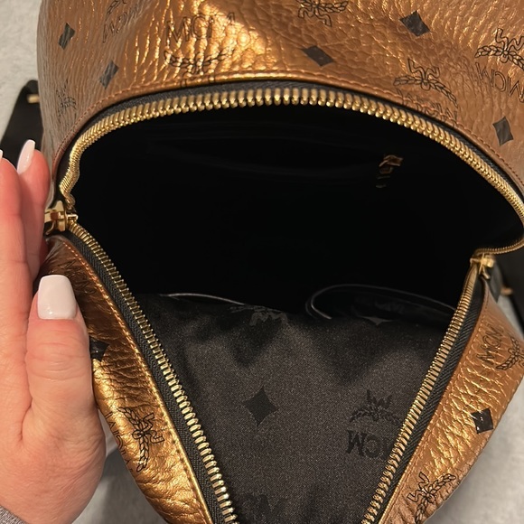 MCM Medium. Stark Visetos Gold Backpack used once perfect condition. 13x10x6 - Picture 5 of 8